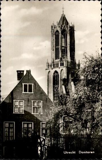 Utrecht Domtoren vanaf Buurkerkhof uitg MUVA beschikbaar voor biedingen