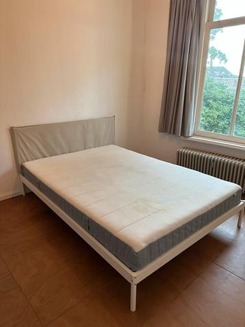 IKEA Bedframe + Lattenbodem + Matras 140*200 beschikbaar voor biedingen