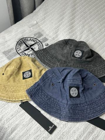 Diverse Stone Island bucket hats beschikbaar voor biedingen