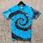Blauw - zwart spiral tie dye met tuxedo kat tshirt maat S, Kleding | Heren, Nieuw, Ophalen of Verzenden, Maat 46 (S) of kleiner