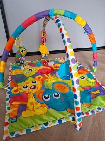 Speelkleed van playgro beschikbaar voor biedingen