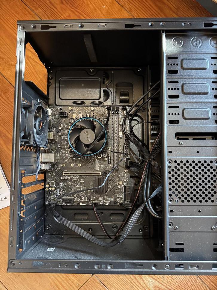 Onderdelen: Intel 12100F, MSI H610 Pro, 1TB NVMe en kast, Computers en Software, NAS, Gebruikt, Ophalen of Verzenden