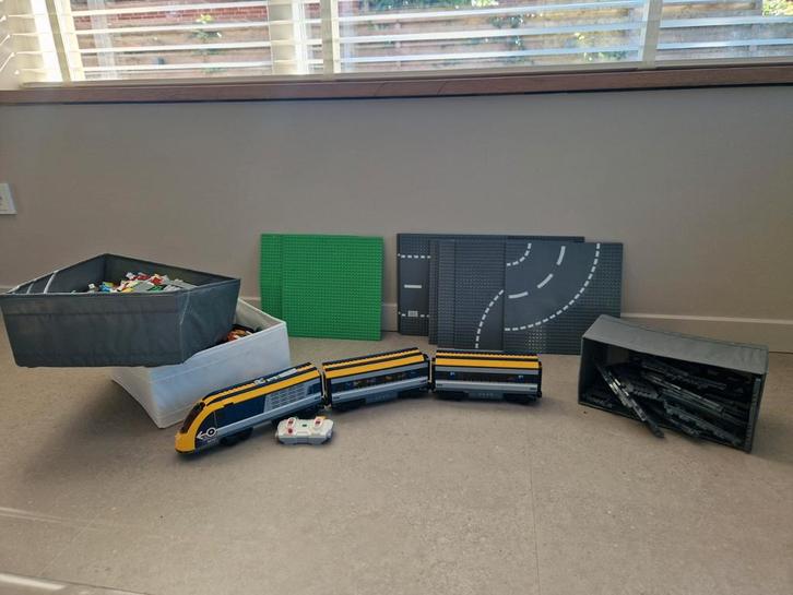 Lego passagiers trein city. 2 bakken vol Lego., Kinderen en Baby's, Speelgoed | Duplo en Lego, Zo goed als nieuw, Ophalen of Verzenden