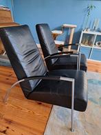 Twee zwarte Harvink fauteuils met voetenbankje, Huis en Inrichting, Fauteuils, Ophalen, Gebruikt, 50 tot 75 cm, Leer
