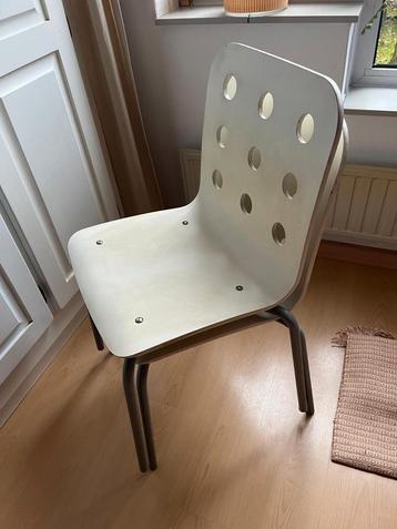 2 Ikea (eetkamer)stoelen beschikbaar voor biedingen