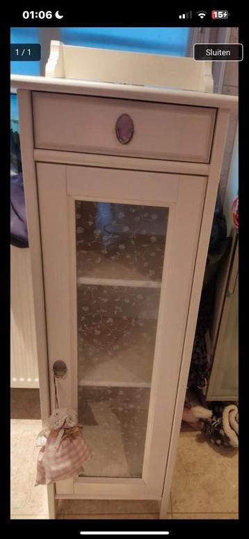 Wit IKEA Badkamermeubel / Vitrinekastje beschikbaar voor biedingen