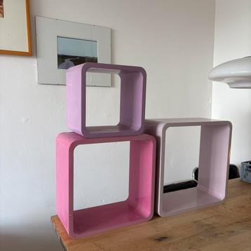 Kubus wandplanken beschikbaar voor biedingen