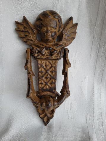 Gietijzeren deurklopper beschikbaar voor biedingen