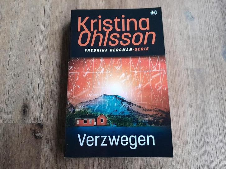 Kristina Ohlsson/ Verzwegen, Boeken, Thrillers, Gelezen, Ophalen of Verzenden