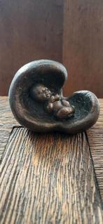 Beeldje baby in baarmoeder van Geert Kunen., Antiek en Kunst, Kunst | Beelden en Houtsnijwerken, Ophalen of Verzenden