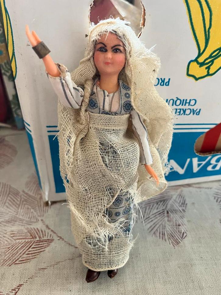 Vintage Oosterse Pop met Hoofddoek in Traditionele Kleding, Antiek en Kunst, Antiek | Speelgoed, Ophalen of Verzenden