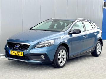 Volvo V40 Cross Country 1.6 T4 Momentum | Camera | Trekhaak beschikbaar voor biedingen