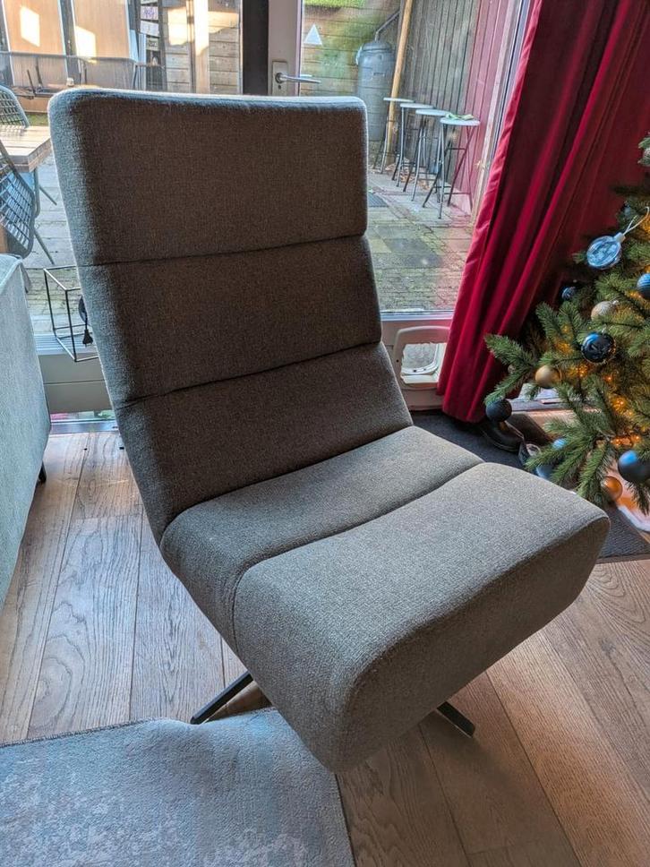 Groene design fauteuil met zwarte poot, Huis en Inrichting, Stoelen, Ophalen