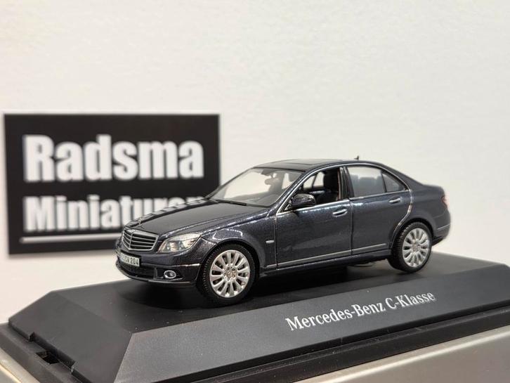 Mercedes-Benz C-Klasse W204 sedan - tenorit Grey 1:43 Schuco, Hobby en Vrije tijd, Modelauto's | 1:43, Zo goed als nieuw, Auto