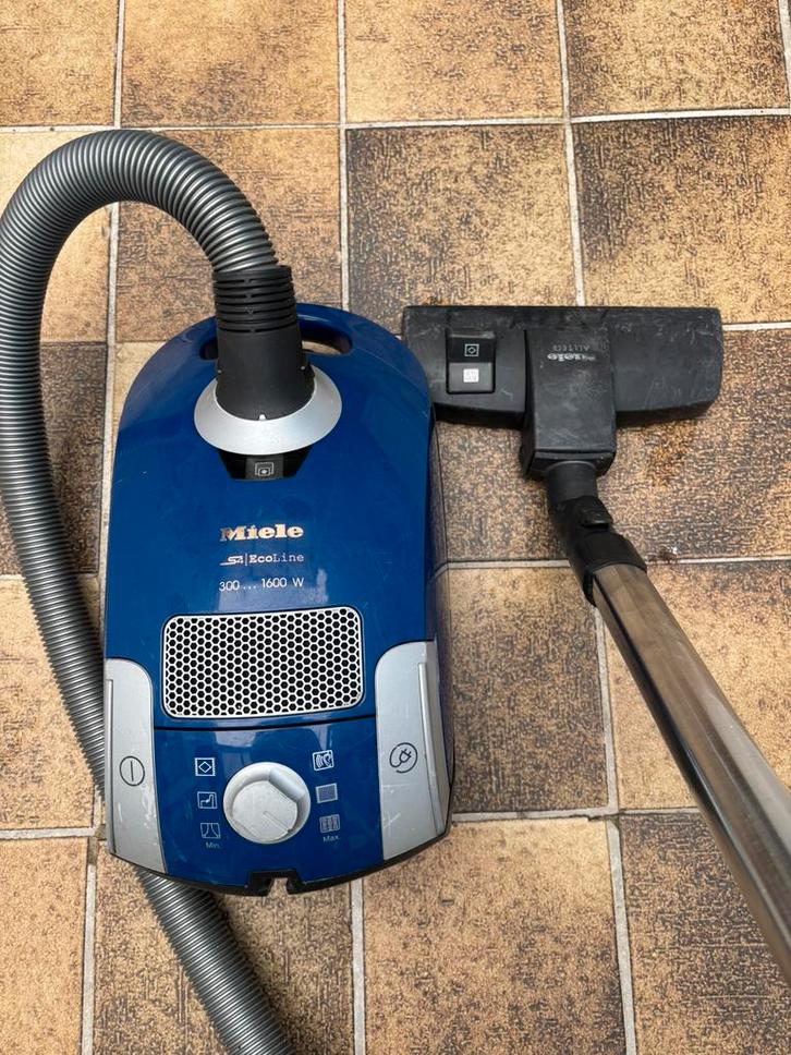 Miele 1600 Watt stofzuiger - Werkt Goed - Schoon, Witgoed en Apparatuur, Stofzuigers, Gebruikt, Stofzuiger, 1200 tot 1600 watt