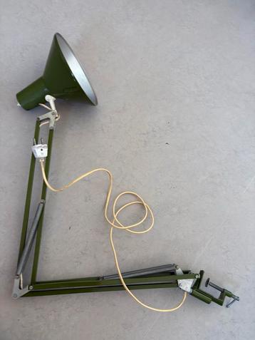 Vintage groene bureaulamp beschikbaar voor biedingen