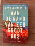 Leo Vardiashvili - Aan de rand van een groot bos, Leo Vardiashvili, Ophalen of Verzenden, Zo goed als nieuw, Nederland