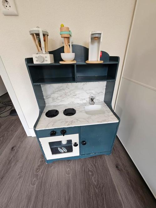 Speelgoedkeuken met accessoires voor dreumes/peuter, Kinderen en Baby's, Speelgoed | Speelkeukens, Gebruikt, Speelkeuken, Hout