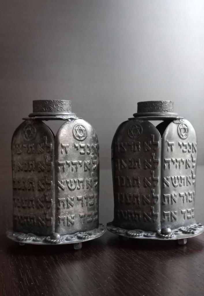 Antieke Joodse kandelaren met Hebreeuwse inscripties, Antiek en Kunst, Kunst | Niet-Westerse kunst, Ophalen of Verzenden