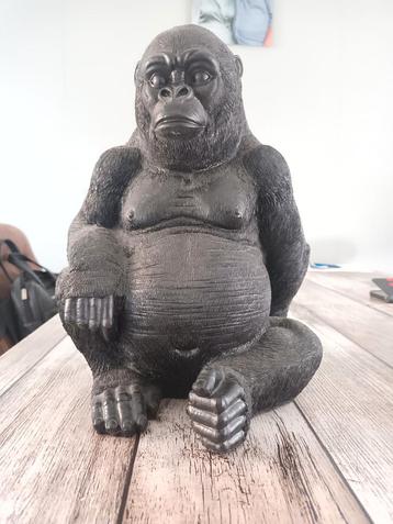 Mooie zwarte beeld van een gorilla  beschikbaar voor biedingen