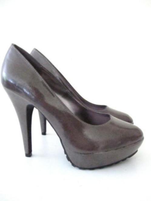 GRATIS VERZENDEN | MÉGA SEXY olijf groene pumps 37, Kleding | Dames, Schoenen, Zo goed als nieuw, Schoenen met hoge hakken, Groen