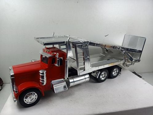 newray 1/24 peterbilt transporter, Hobby en Vrije tijd, Modelauto's | 1:24, Zo goed als nieuw, Bus of Vrachtwagen, Bburago, Ophalen of Verzenden