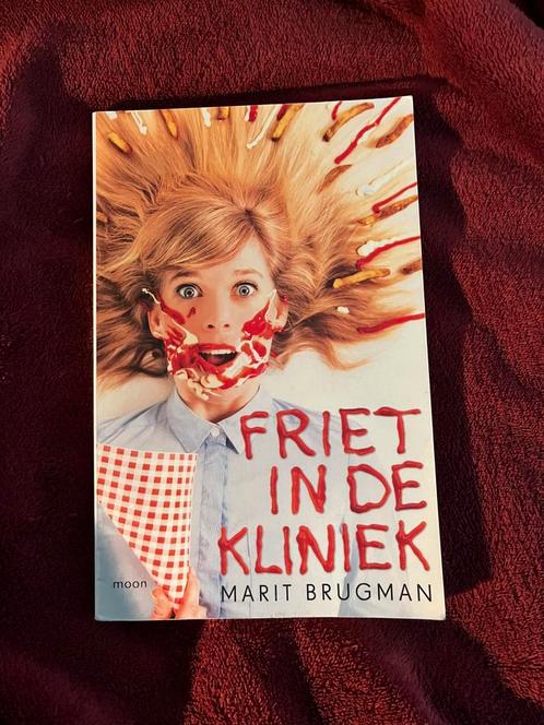 Marit Brugman - Friet in de kliniek, Boeken, Kinderboeken | Jeugd | 13 jaar en ouder, Zo goed als nieuw, Ophalen