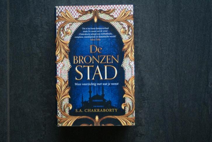 DE BRONZEN STAD... S.A. Chakraborty.. (hardcover, Boeken, Fantasy, Zo goed als nieuw, Ophalen of Verzenden