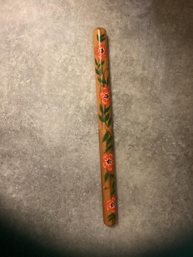 Breinaalden koker, hout, 52 cm, doorsnee 12cm, decor bloemen, Ophalen of Verzenden, Zo goed als nieuw