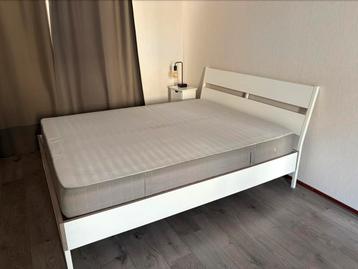 Tweepersoonsbed 160 met goed matras en lattenbodem