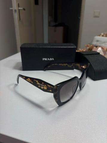 Prada Butterfly Zonnebril PR15WS zo goed als nieuw beschikbaar voor biedingen