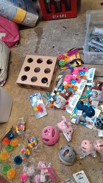 Katten speeltjes nieuw beschikbaar voor biedingen