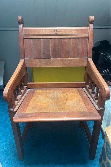 Originele vintage kerkstoel / bidstoel met nummering – Nr. 2 beschikbaar voor biedingen