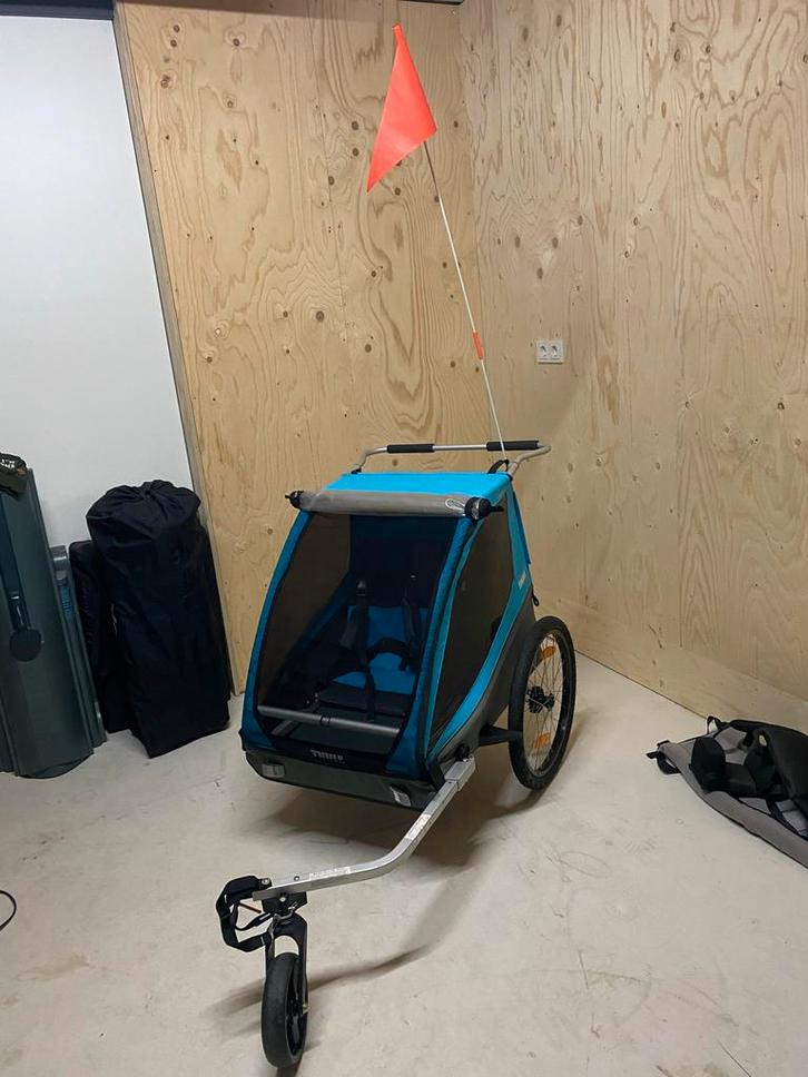 Thule Coaster XT + Infantsling & Baby Supporter + helm, Fietsen en Brommers, Fietsaccessoires | Aanhangers en Karren, Gebruikt