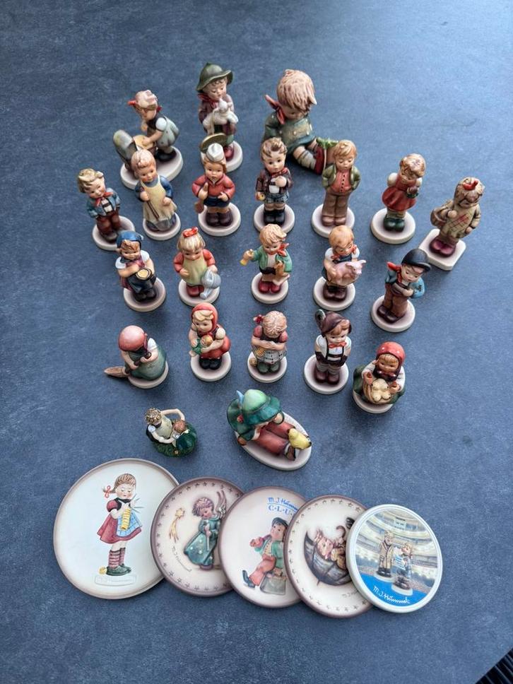 27 stuks Hummel beeldjes, Verzamelen, Speldjes, Pins en Buttons, Zo goed als nieuw, Overige onderwerpen, Ophalen