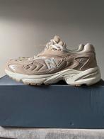 New Balance 725 Beige - Maat 43, Kleding | Heren, Schoenen, Overige kleuren, Nieuw, Ophalen of Verzenden, Sneakers of Gympen