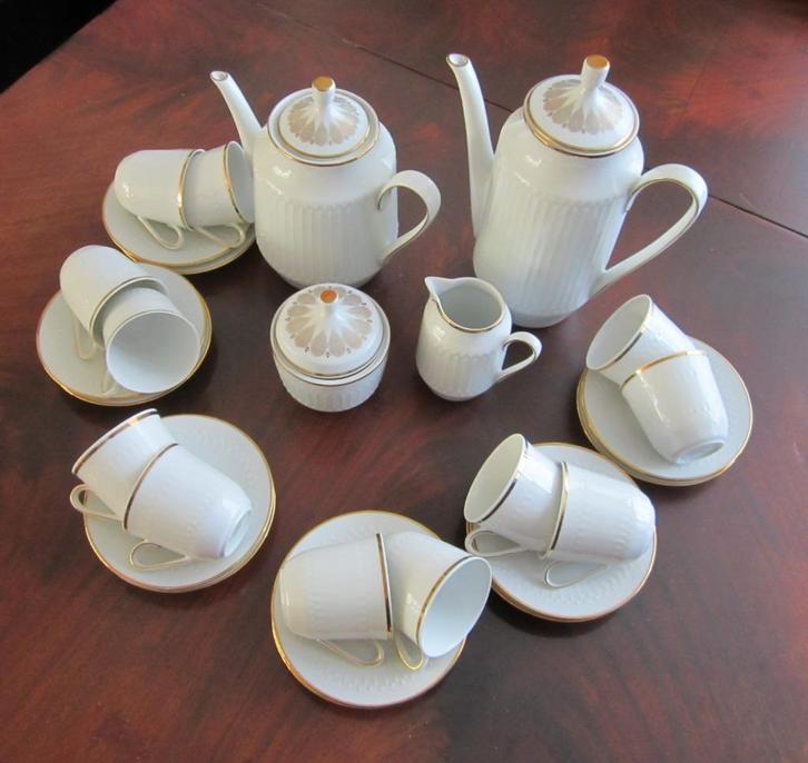 KOFFIE / THEE SERVIES, KOPJES EN ROOMSTEL MET GOUDRAND, Antiek en Kunst, Antiek | Servies los, Ophalen