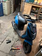 zip 2000. 150cc ( ook teruil), Fietsen en Brommers, Scooters | Piaggio, Ophalen of Verzenden, Zo goed als nieuw, Tweetakt, Zip