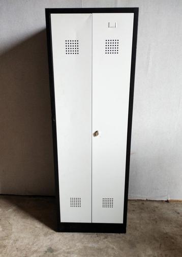  locker kast  kledingkast werkplaatskast  metalen kast  beschikbaar voor biedingen
