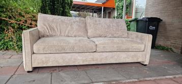 Mooie onbeschadigde en goede kwaliteit velours beige bank