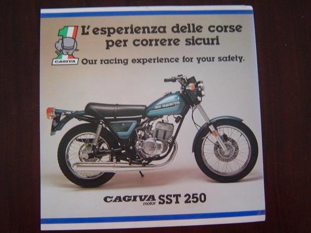 Cagiva SST250 motorfiets verkoop folder SST 250, Motoren, Handleidingen en Instructieboekjes, Overige merken, Ophalen of Verzenden