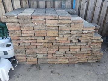 GRATIS tegels 200 x 200 x 60 mm beschikbaar voor biedingen