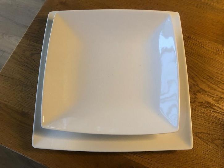 Servies - 4 diner-, 4 pasta- en 12 ontbijtborden. Ongebruikt, Huis en Inrichting, Keuken | Servies, Zo goed als nieuw, Bord(en)