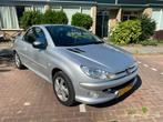 Peugeot 206 CC 1.6 16v nieuwe apk, nap, 4s banden dak ✅!, Voorwielaandrijving, Euro 5, Stof, Zwart