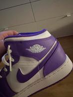 Nike Jordan mids paars wit, Ophalen of Verzenden, Zo goed als nieuw, Schoenen