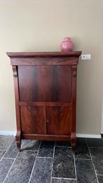 Secretaire kast, Ophalen