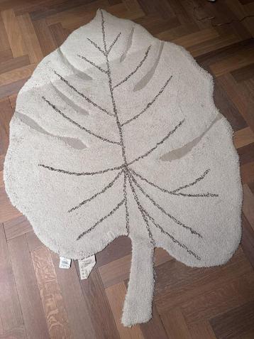 Bladvormig vloerkleed beschikbaar voor biedingen