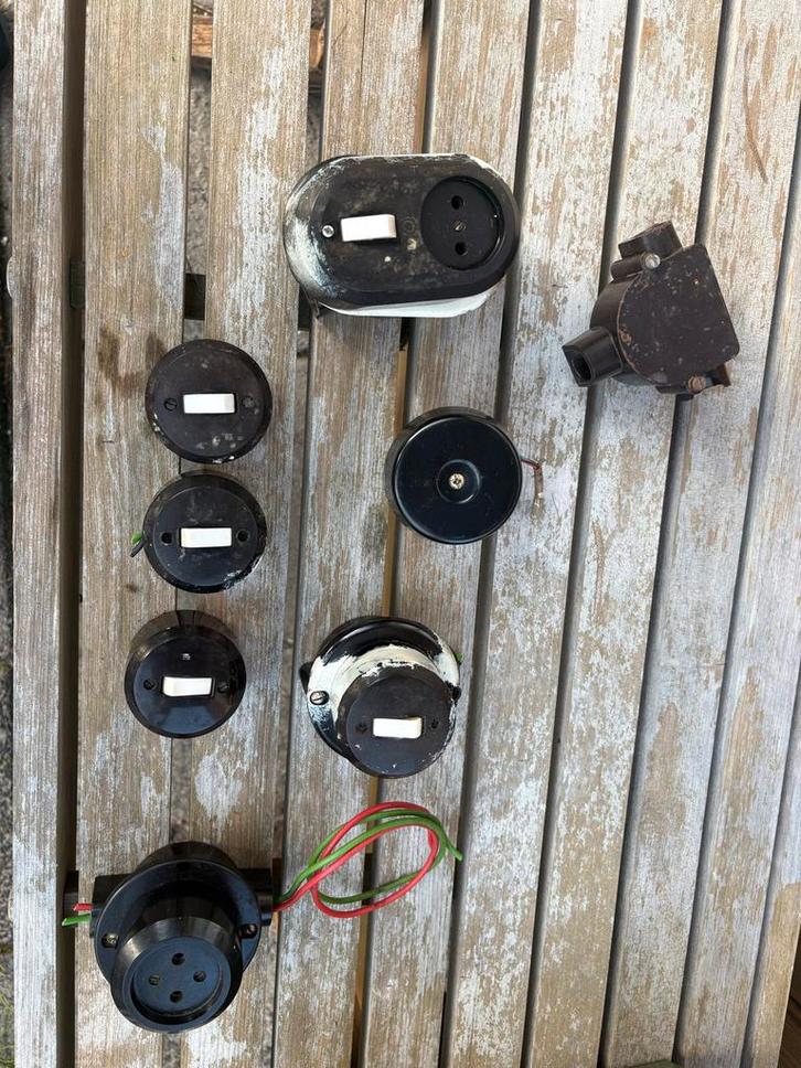 Vintage Bakeliet Schakelaars en Stopcontacten, Doe-het-zelf en Verbouw, Elektra en Kabels, Gebruikt, Schakelaar, Ophalen