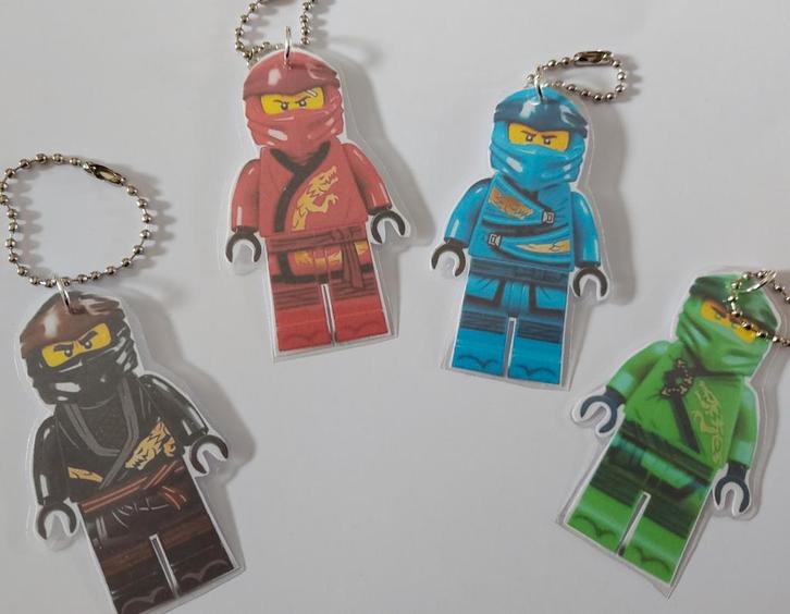 Lego Ninjago traktatie sleutelhanger, Verzamelen, Sleutelhangers, Nieuw, Ophalen of Verzenden