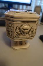 sierpot , hoogte 16 cm, drie figuren met levensboom, Ophalen of Verzenden